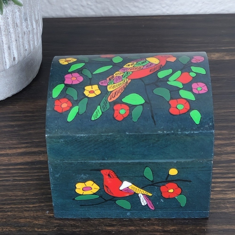 VTG La Palma El Salvador Wooden Trinket Box Hand‎ Painted Bird Floral Design